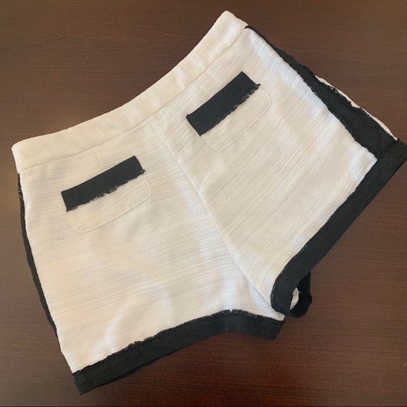 W118 by Walter Baker “Dirk” White Shorts, NWT - Picture 4 of 6